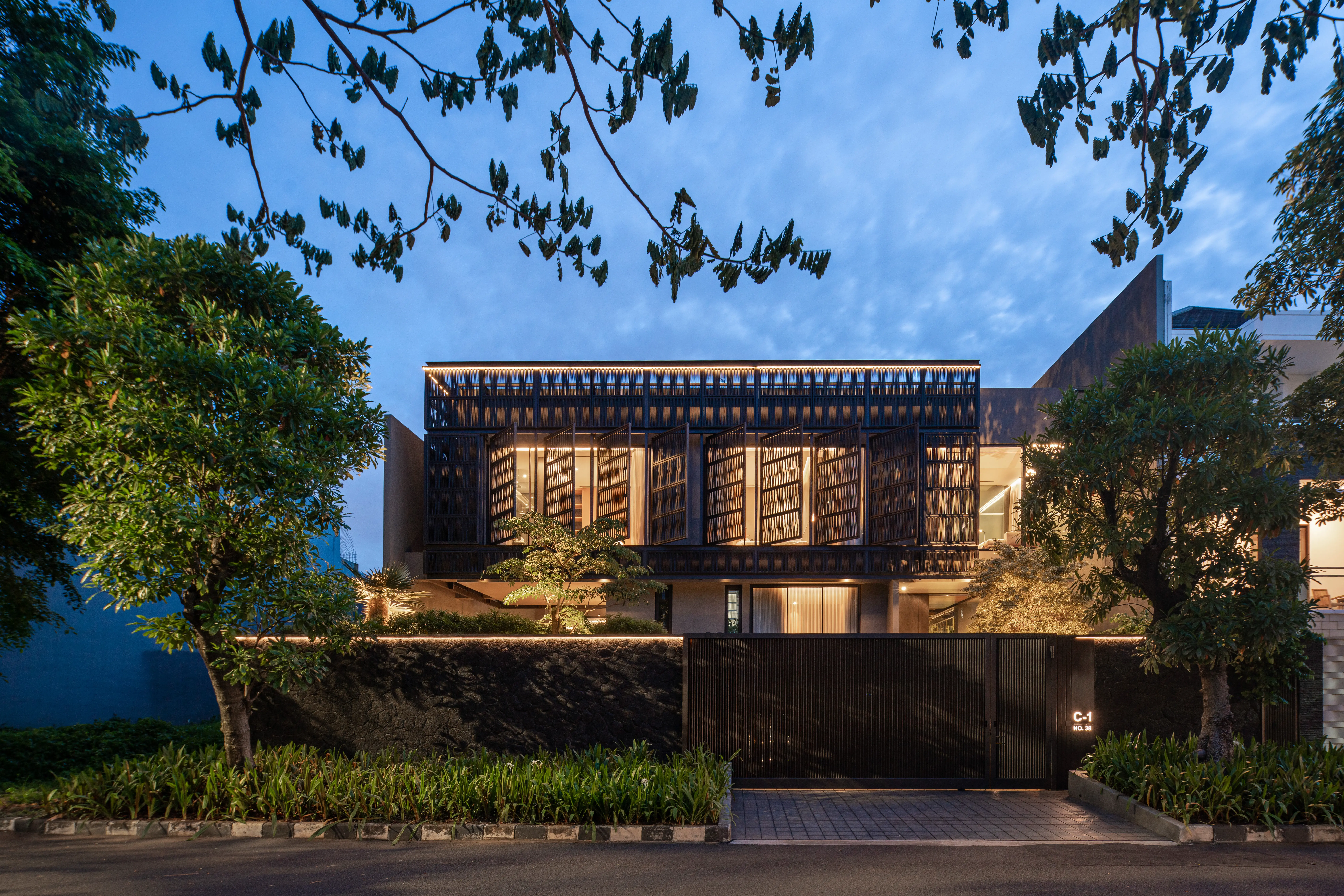 D HOUSE